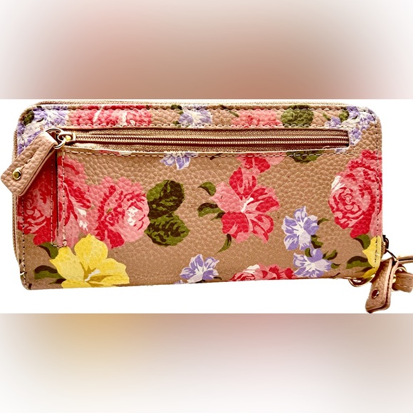 Cute Stone Mountain Leather Wallet, Beige w/Multicolored Flowers, NWT - Picture 2 of 11
